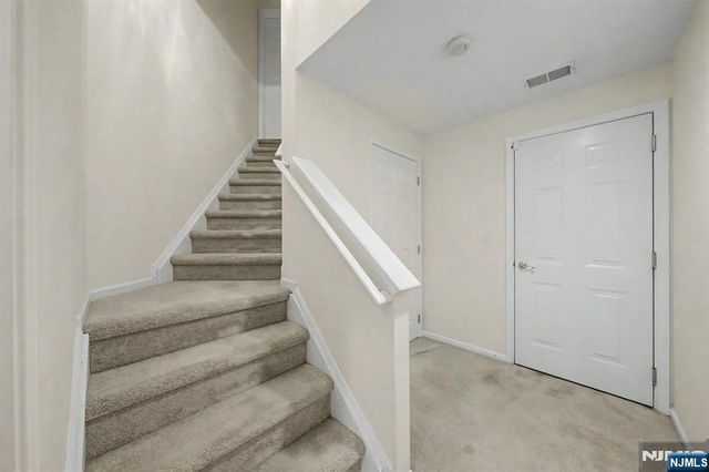 29 Skytop Ridge, Oakland, NJ 07436