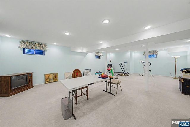 29 Skytop Ridge, Oakland, NJ 07436