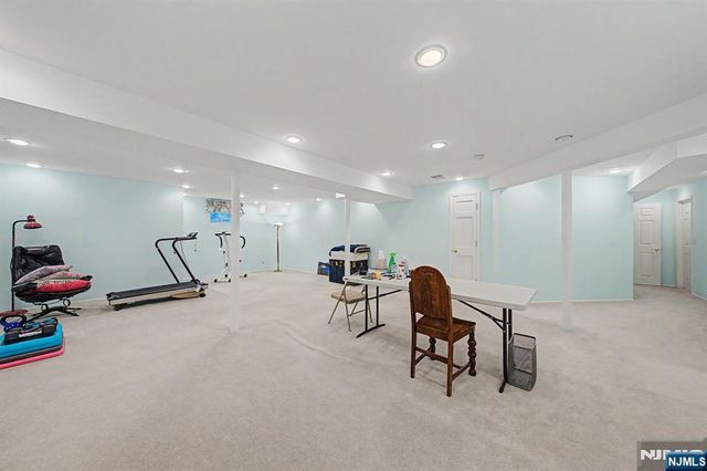 29 Skytop Ridge, Oakland, NJ 07436