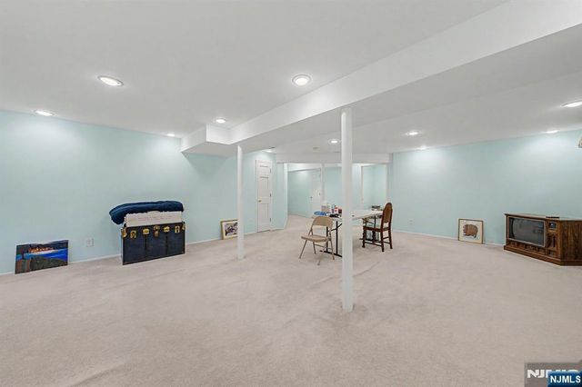 29 Skytop Ridge, Oakland, NJ 07436