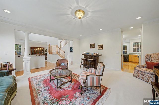 29 Skytop Ridge, Oakland, NJ 07436