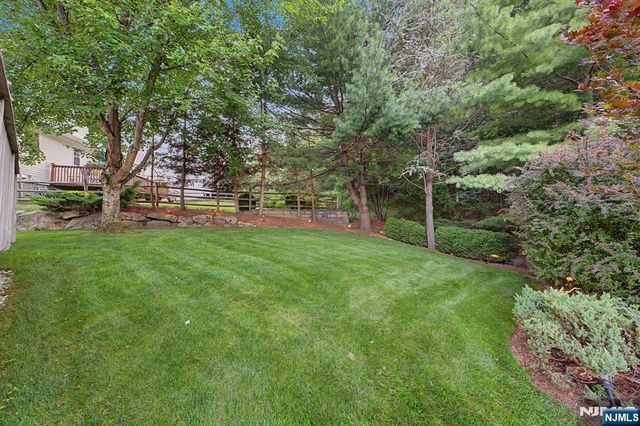 29 Skytop Ridge, Oakland, NJ 07436