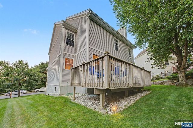 29 Skytop Ridge, Oakland, NJ 07436