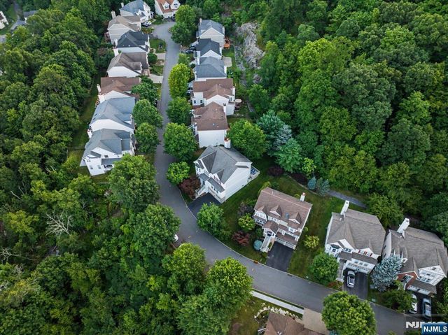 29 Skytop Ridge, Oakland, NJ 07436