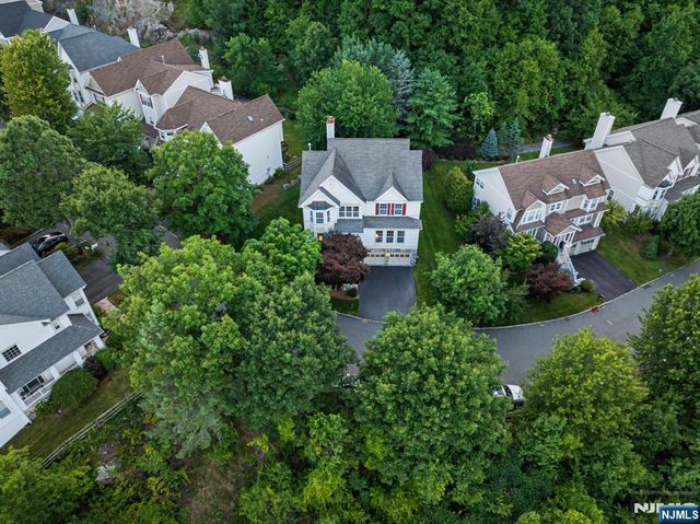 29 Skytop Ridge, Oakland, NJ 07436