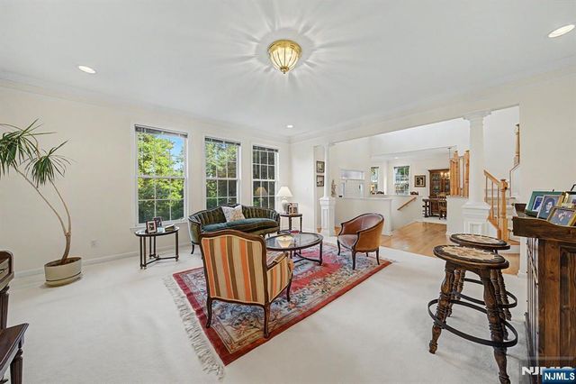 29 Skytop Ridge, Oakland, NJ 07436
