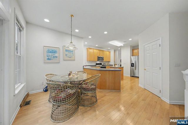 29 Skytop Ridge, Oakland, NJ 07436