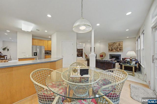 29 Skytop Ridge, Oakland, NJ 07436