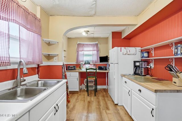5114 Douglas Road, Toledo, OH 43613