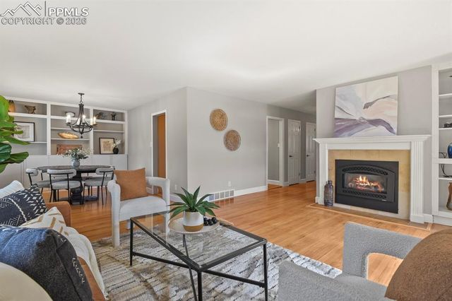 23 Crescent Lane, Colorado Springs, CO 80904