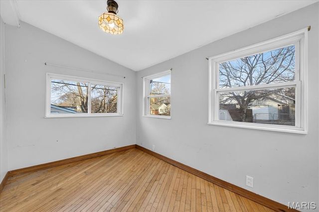 2164 Knox Ave, St Louis, MO 63139