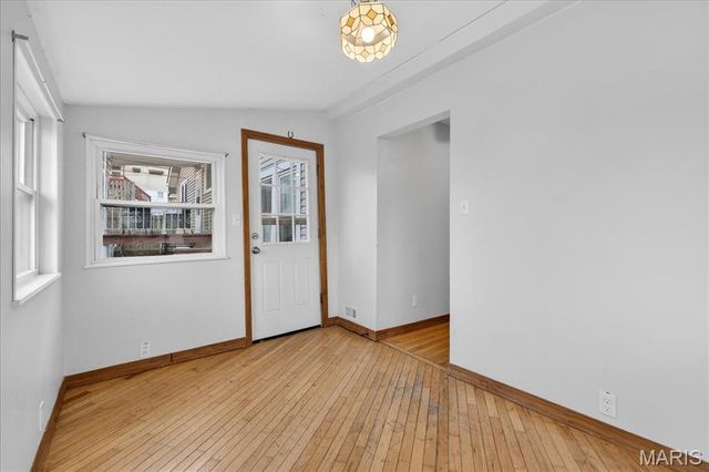 2164 Knox Ave, St Louis, MO 63139