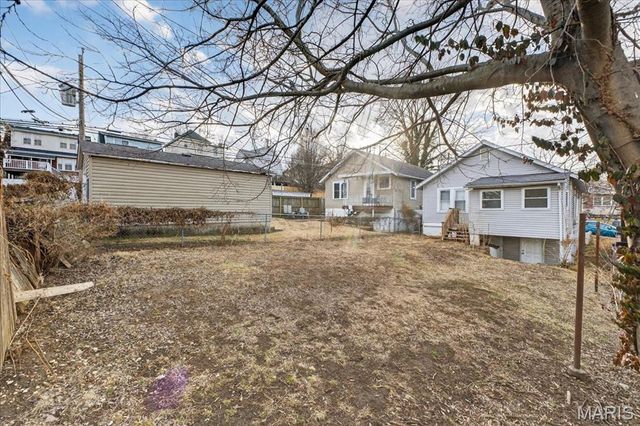 2164 Knox Ave, St Louis, MO 63139