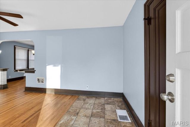 2164 Knox Ave, St Louis, MO 63139