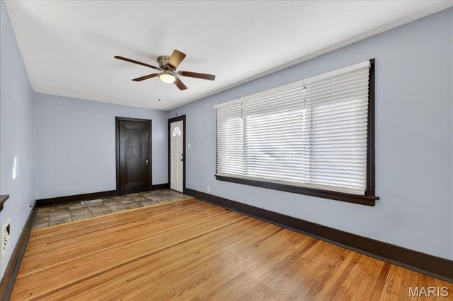 2164 Knox Ave, St Louis, MO 63139