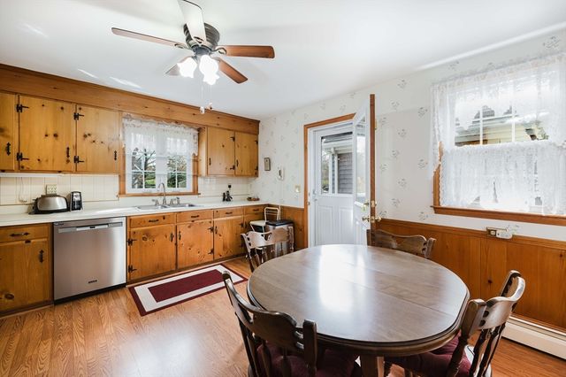 10 Old Mattapoisett Neck Rd, Mattapoisett, MA 02739