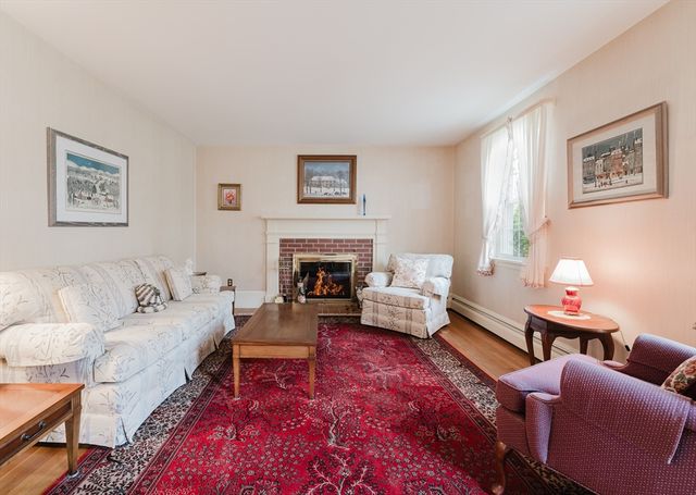10 Old Mattapoisett Neck Rd, Mattapoisett, MA 02739