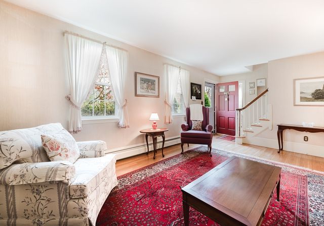 10 Old Mattapoisett Neck Rd, Mattapoisett, MA 02739