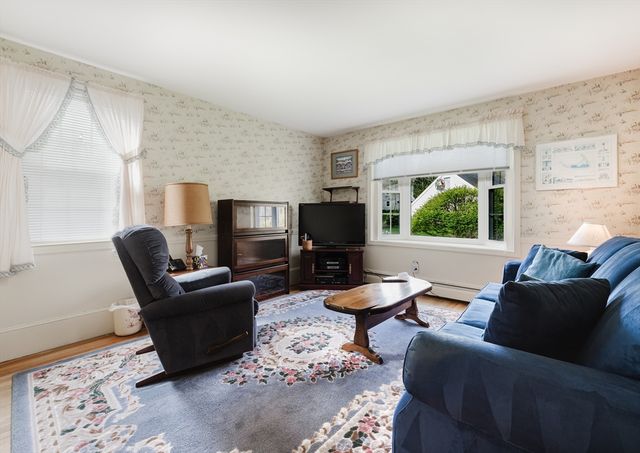 10 Old Mattapoisett Neck Rd, Mattapoisett, MA 02739