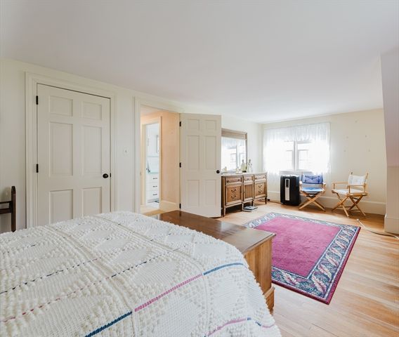 10 Old Mattapoisett Neck Rd, Mattapoisett, MA 02739