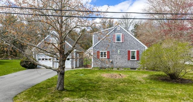 10 Old Mattapoisett Neck Rd, Mattapoisett, MA 02739