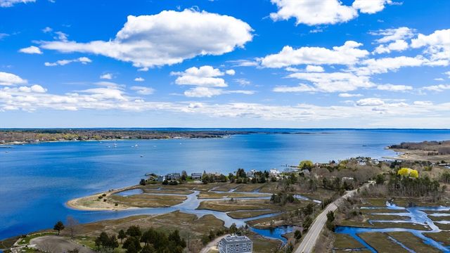 10 Old Mattapoisett Neck Rd, Mattapoisett, MA 02739