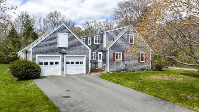 10 Old Mattapoisett Neck Rd, Mattapoisett, MA 02739
