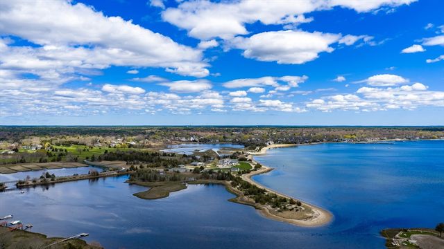 10 Old Mattapoisett Neck Rd, Mattapoisett, MA 02739