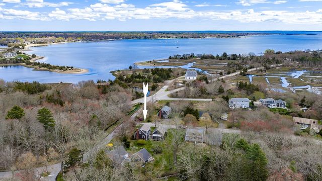 10 Old Mattapoisett Neck Rd, Mattapoisett, MA 02739