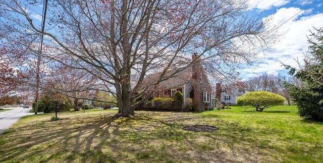 10 Old Mattapoisett Neck Rd, Mattapoisett, MA 02739