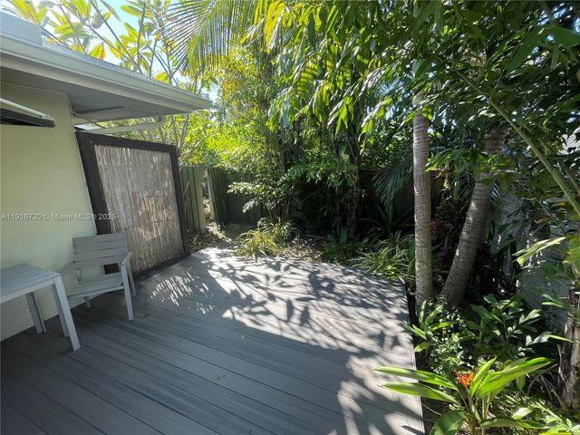 2215 NE 11th Ave 2215, Wilton Manors, FL 33305