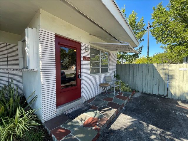 2215 NE 11th Ave 2215, Wilton Manors, FL 33305