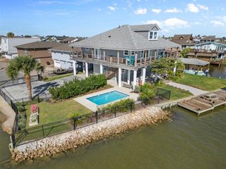 160 Tarpon Street, Bayou Vista, TX 77563
