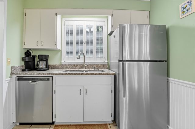 1460 Ocean Blvd 101, St Simons Island, GA 31522