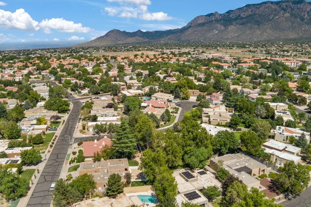 12209 PAPAYA Court NE, Albuquerque, NM 87111