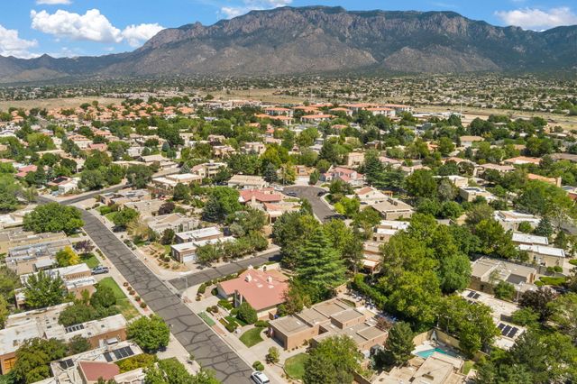 12209 PAPAYA Court NE, Albuquerque, NM 87111