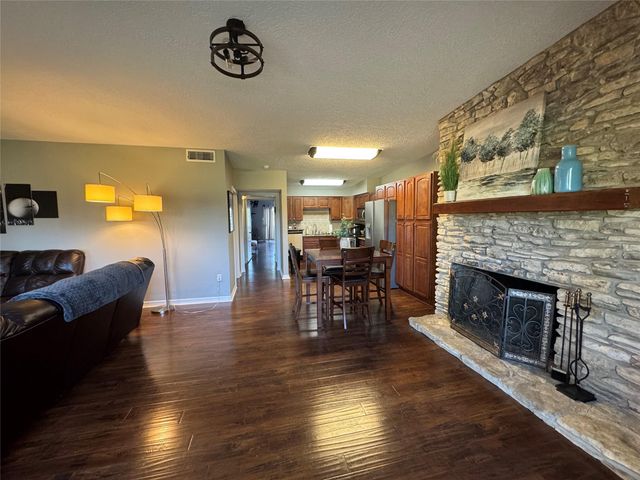 2550 Sam Rayburn Parkway B-6, Brookeland, TX 75931