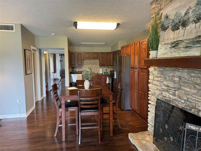 2550 Sam Rayburn Parkway B-6, Brookeland, TX 75931