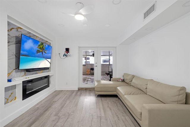 14000 SW 20th Street, Davie, FL 33325