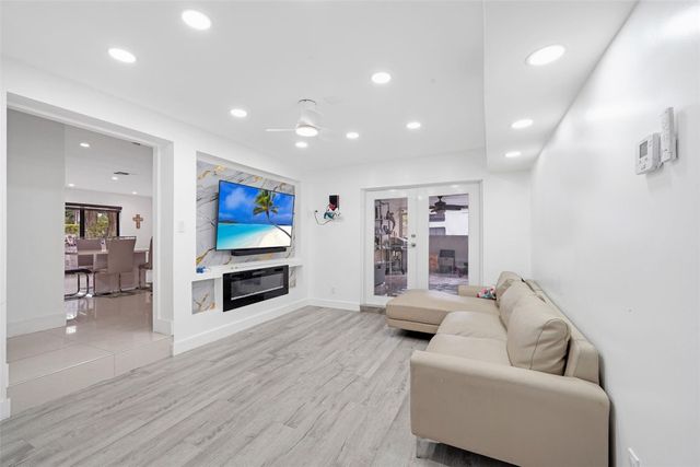 14000 SW 20th Street, Davie, FL 33325