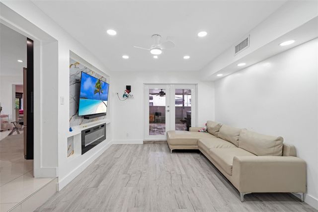 14000 SW 20th Street, Davie, FL 33325