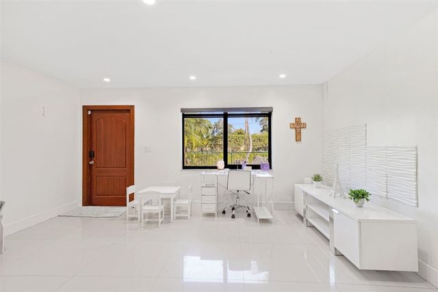 14000 SW 20th Street, Davie, FL 33325