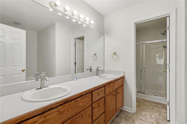 18 Broadlands Drive, White, GA 30184