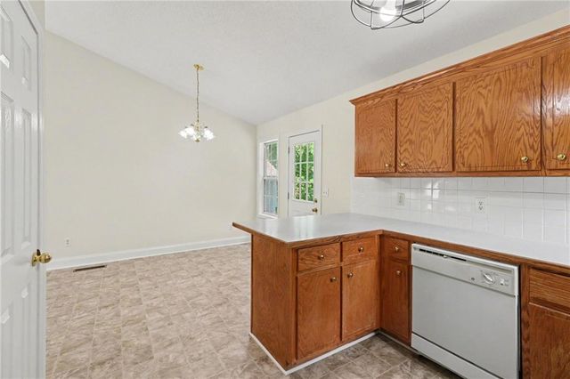 18 Broadlands Drive, White, GA 30184