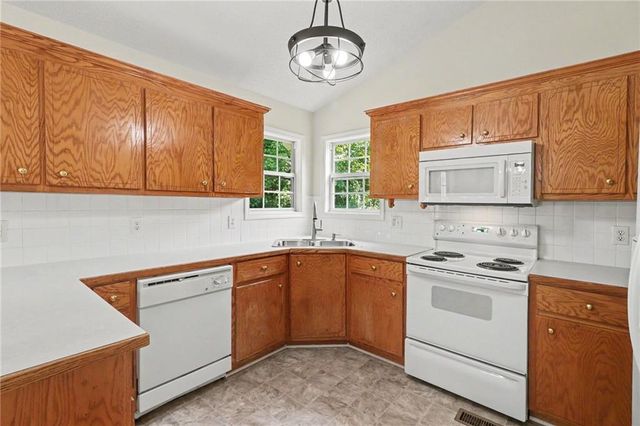 18 Broadlands Drive, White, GA 30184