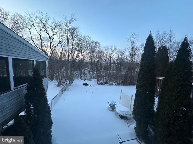 227 JONATHAN DR, North Wales, PA 19454