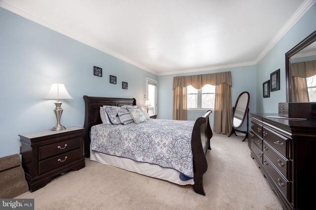 227 JONATHAN DR, North Wales, PA 19454