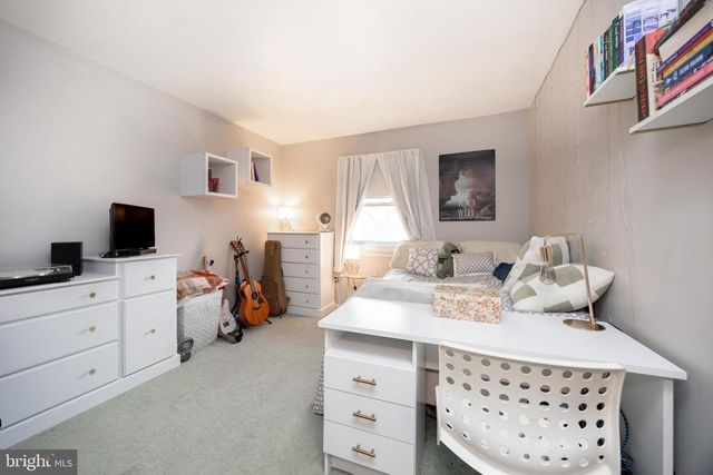 227 JONATHAN DR, North Wales, PA 19454