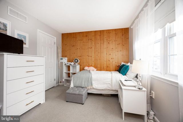 227 JONATHAN DR, North Wales, PA 19454