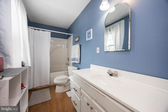 227 JONATHAN DR, North Wales, PA 19454